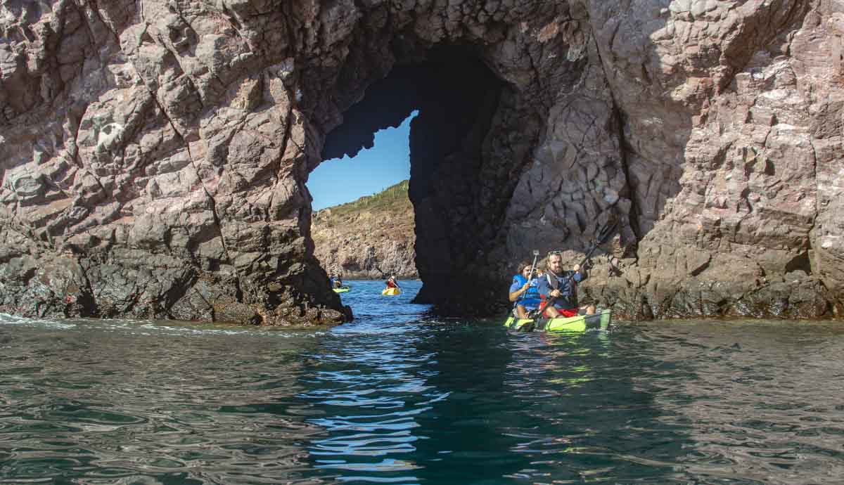 San Carlos, Mar y tierra