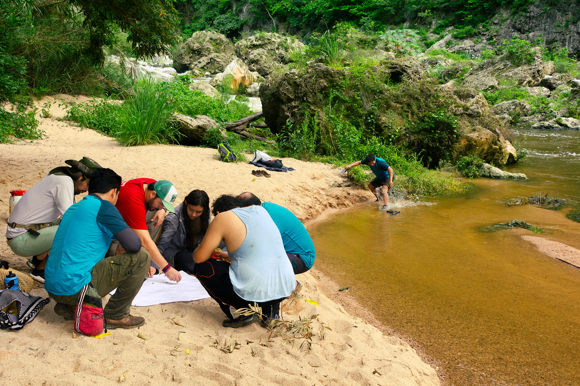 Excursionismo para Todos: Cómo Elegir la Ruta Perfecta con Mapas y Brújulas